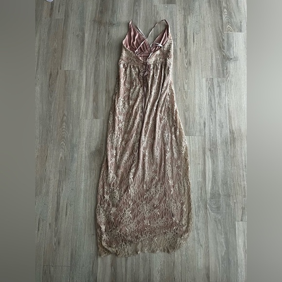 NWT Lulus Women’s Stolen Moments Dusty Pink Lace-Up Lace Maxi Dress - Medium - Picture 11 of 12